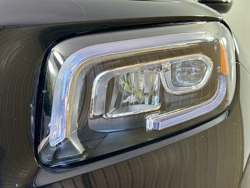 Used 2023 Mercedes-Benz GLB 250 image 39