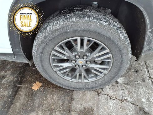 Used 2025 Chevrolet Traverse LT image 8