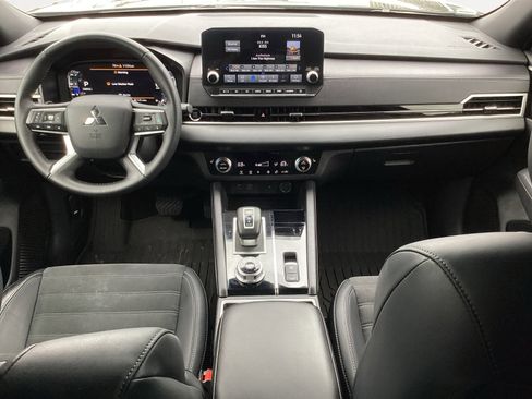 Used 2024 Mitsubishi Outlander SE Black Edition image 4