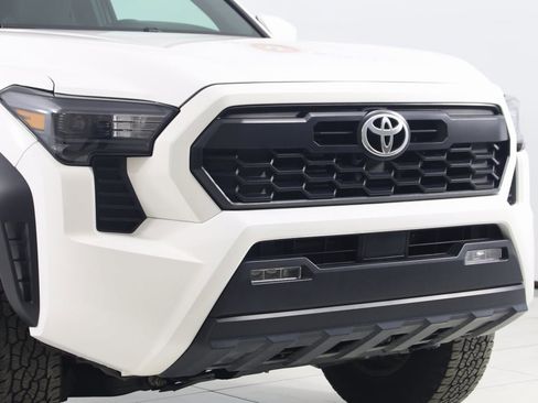Used 2024 Toyota Tacoma TRD Off-Road image 35