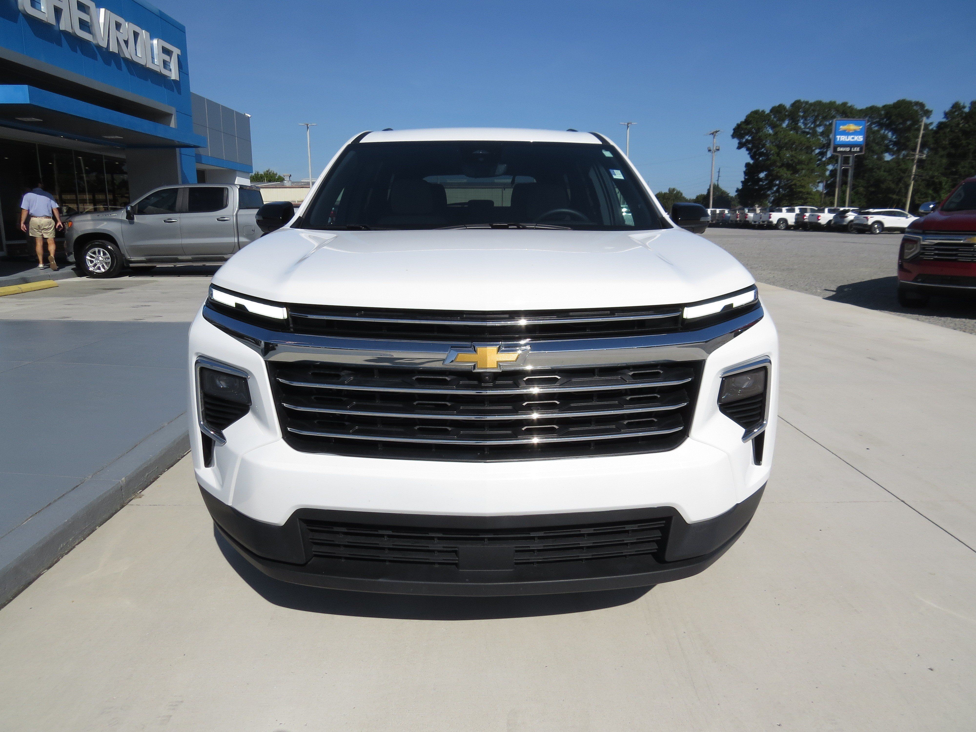 Used 2026 Chevrolet Traverse LT w/ Driver Confidence Package FWD image 9
