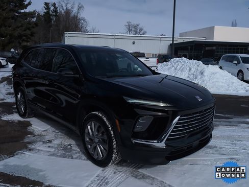 Used 2025 Buick Enclave Preferred image 2