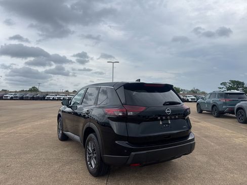Certified 2024 Nissan Rogue S image 19