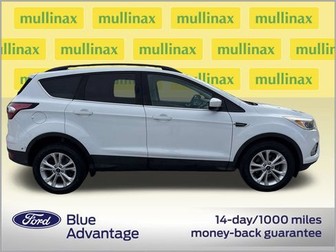 Used 2018 Ford Escape SE FWD image 2