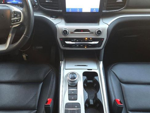 Used 2023 Ford Explorer XLT w/ Equipment Group 202A image 4