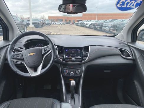 Used 2022 Chevrolet Trax LT w/ LT Convenience Package image 19