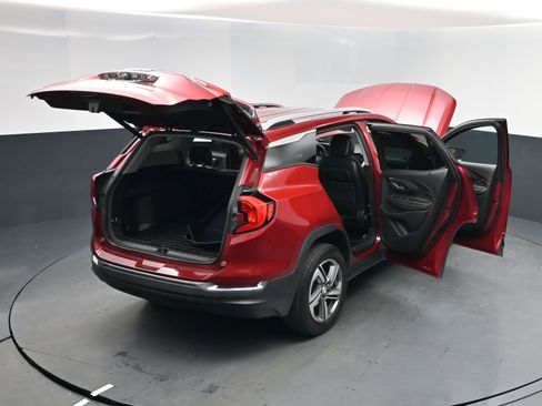 Used 2020 GMC Terrain SLT w/ Preferred Package image 17
