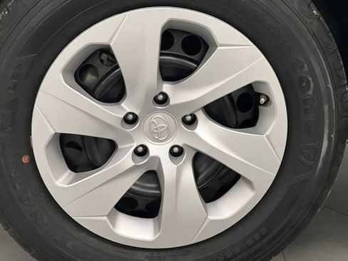 Used 2025 Toyota RAV4 LE image 59