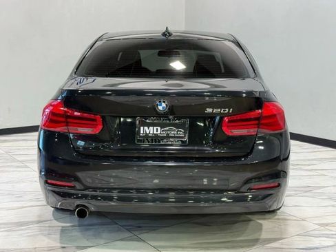 Used 2018 BMW 320i Sedan w/ Sport Package image 7