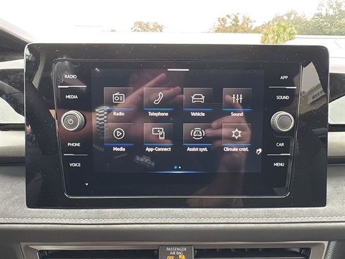 New 2026 Volkswagen Taos SE image 19