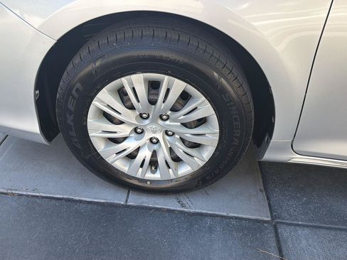 Used 2012 Toyota Camry LE FWD image 18