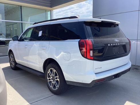 Certified 2025 Ford Expedition Active AWD/4WD image 4