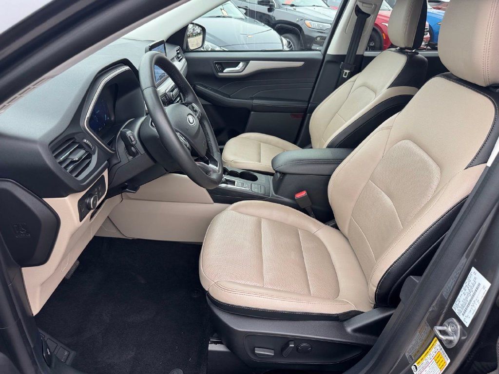 Certified 2022 Ford Escape SEL w/ Technology Package AWD/4WD image 8