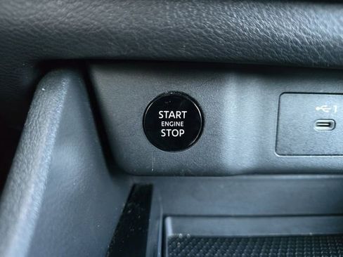 Used 2025 Nissan Rogue SV image 30