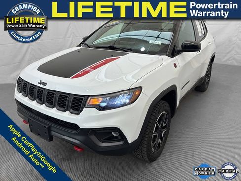 Used 2025 Jeep Compass Trailhawk AWD/4WD image 1