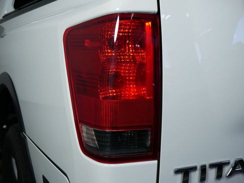 Used 2015 Nissan Titan SV w/ SV Value Truck Package AWD/4WD image 11
