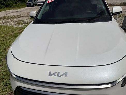 Used 2025 Kia Niro LX FWD image 2