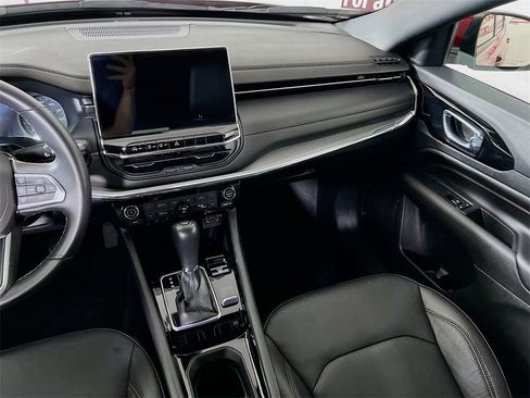 Used 2022 Jeep Compass Limited image 25