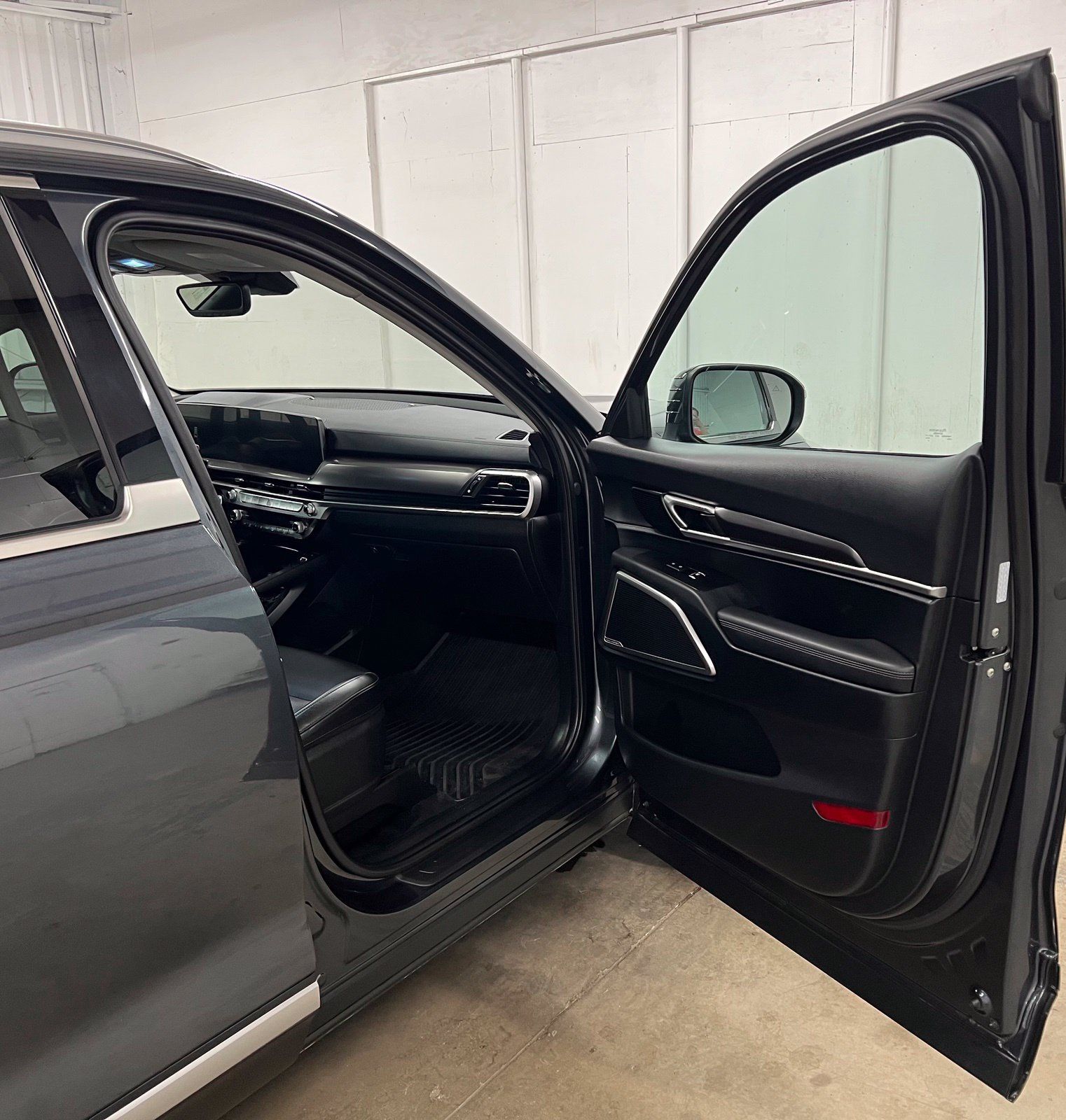 Used 2024 Kia Telluride S w/ S Sunroof Package FWD image 17