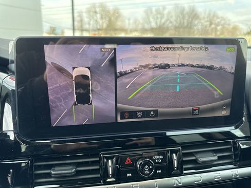 New 2026 Nissan Pathfinder SL image 17