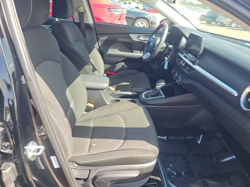 Used 2024 Kia Forte LXS FWD image 7