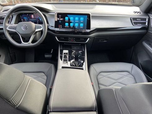 Used 2025 Volkswagen Atlas Cross Sport SE w/ Panoramic Sunroof Package image 13