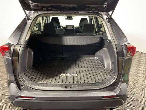 Used 2021 Toyota RAV4 LE AWD/4WD image 14