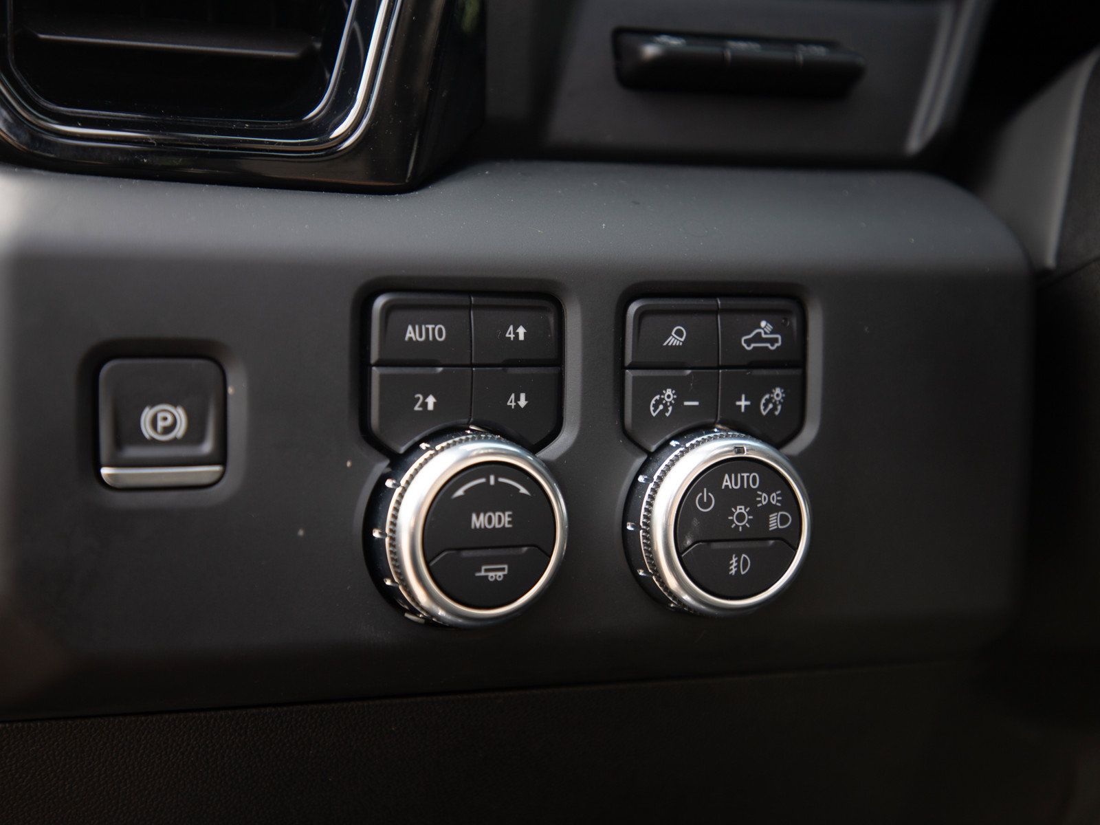 Used 2024 GMC Sierra 2500 AT4 w/ Technology Package AWD/4WD image 29