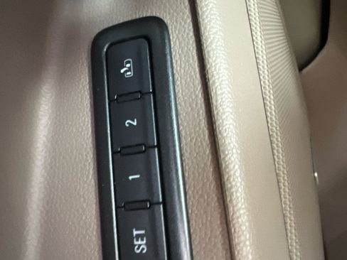 Used 2016 Chevrolet Tahoe LT RWD image 18