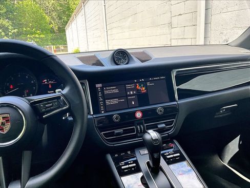 Certified 2026 Porsche Macan AWD/4WD image 10