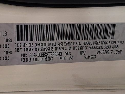 Used 2019 Jeep Compass Latitude FWD image 33