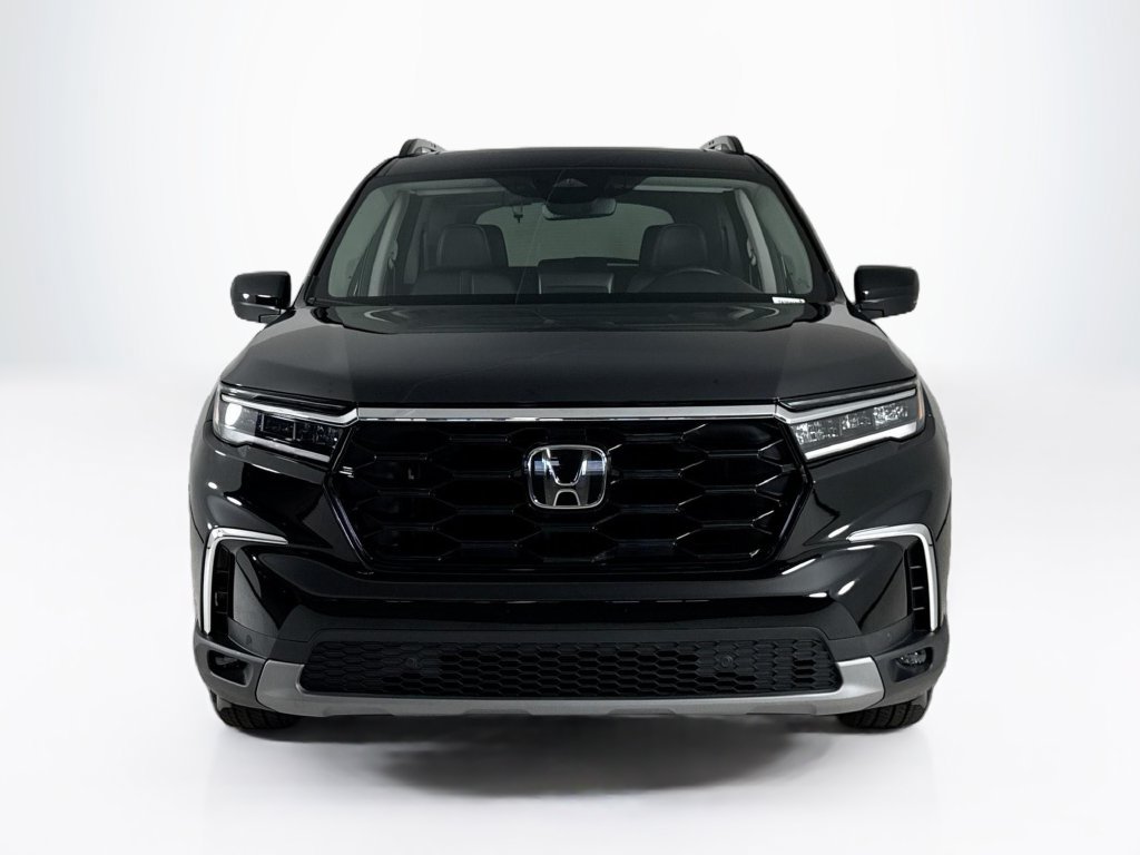 Used 2025 Honda Pilot Touring image 8