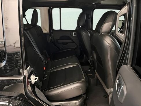 Used 2022 Jeep Wrangler Unlimited Sahara w/ Cold Weather Group AWD/4WD image 9