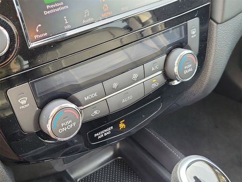 Used 2020 Nissan Rogue SL w/ Premium Package image 27