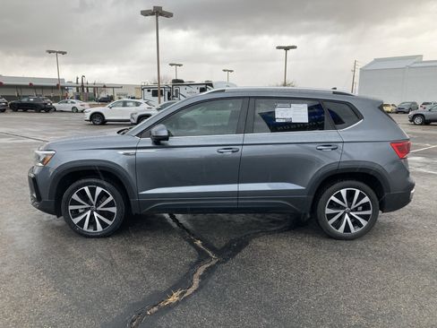 Used 2022 Volkswagen Taos SE w/ Panoramic Sunroof Package image 10