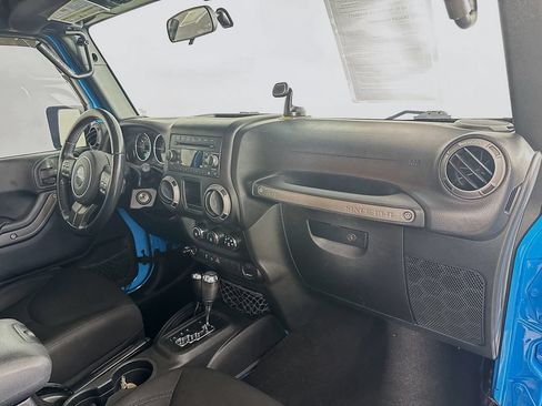 Used 2017 Jeep Wrangler Unlimited Sport w/ Connectivity Group AWD/4WD image 26