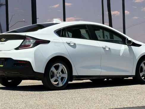 Used 2017 Chevrolet Volt LT w/ Comfort Package FWD image 13