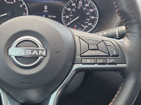 Used 2025 Nissan Sentra SR w/ SR Premium Package FWD image 23