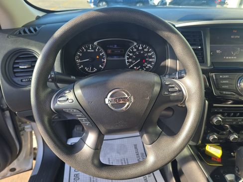 Used 2018 Nissan Pathfinder S image 14