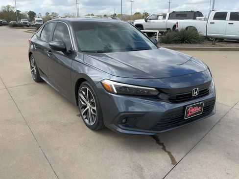 Used 2023 Honda Civic Touring image 3