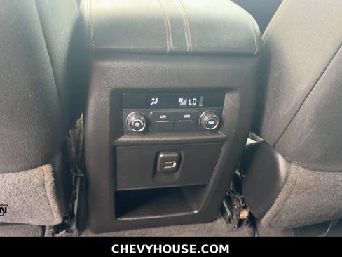 Used 2018 Chevrolet Traverse LT FWD image 26