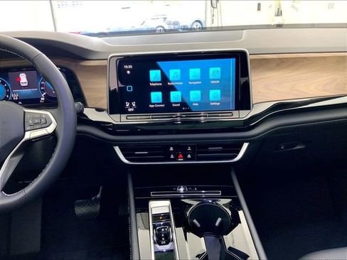 New 2026 Volkswagen Atlas SE image 8