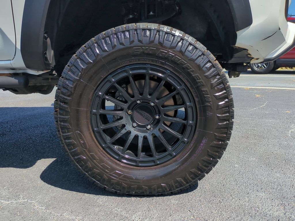 Used 2019 Toyota Tacoma TRD Off-Road AWD/4WD image 13