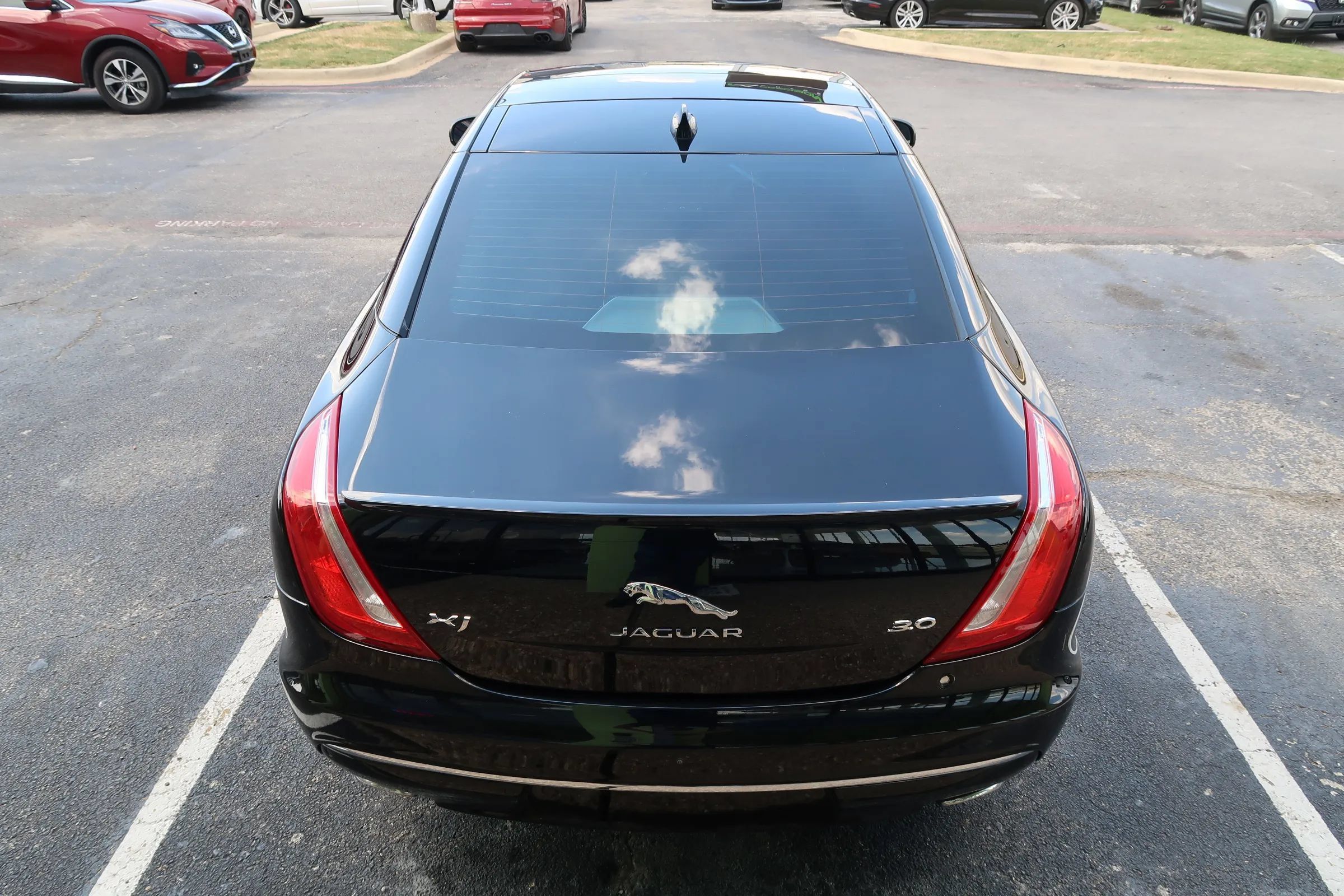 Used 2017 Jaguar XJ R-Sport RWD image 9