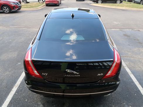 Used 2017 Jaguar XJ R-Sport image 9