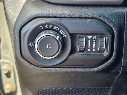 Used 2020 Jeep Wrangler Unlimited Sahara w/ LED Lighting Group AWD/4WD image 19