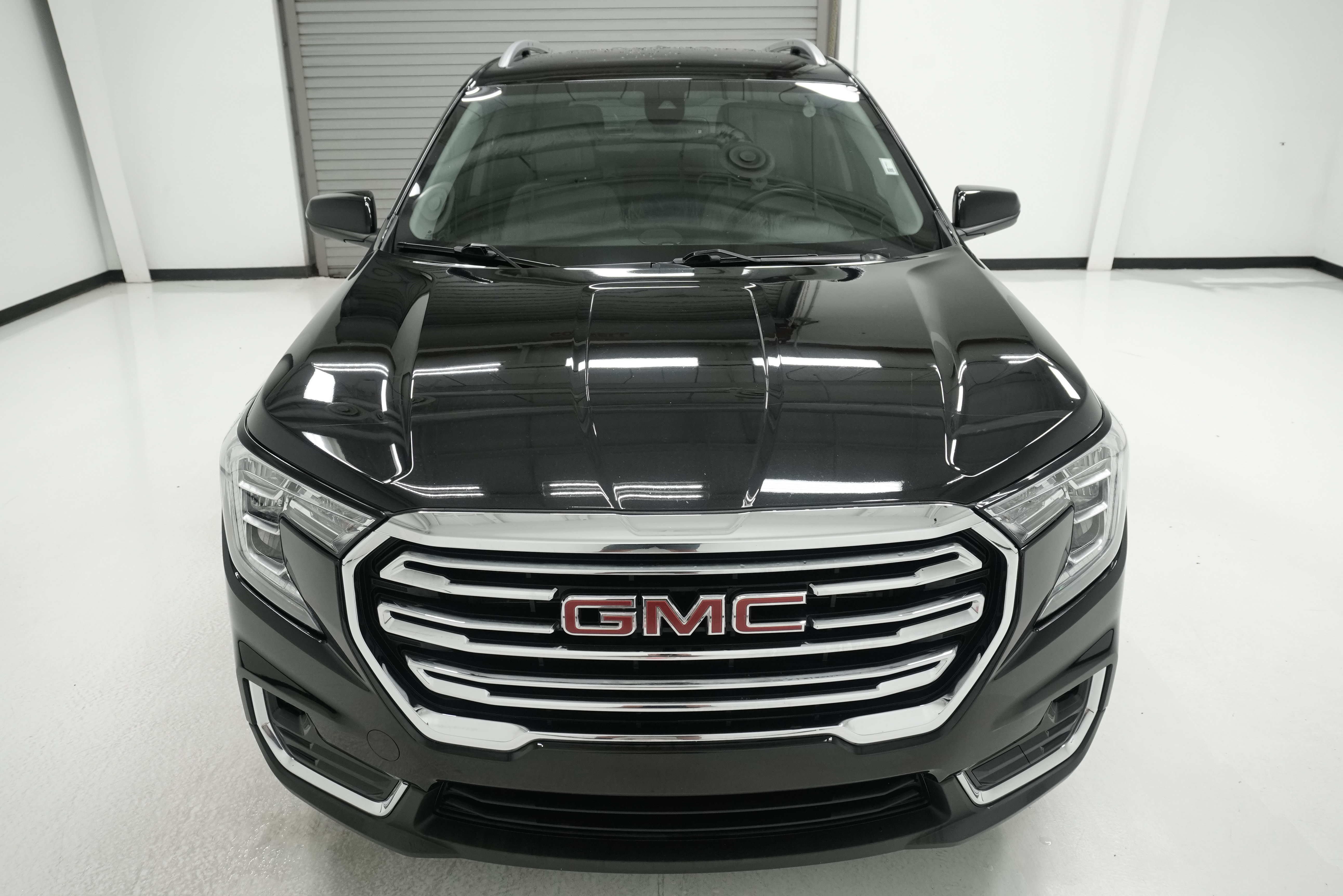 Used 2023 GMC Terrain SLT w/ Infotainment Package II AWD/4WD image 2