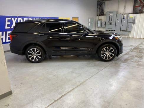 Used 2025 Ford Explorer ST-Line image 8