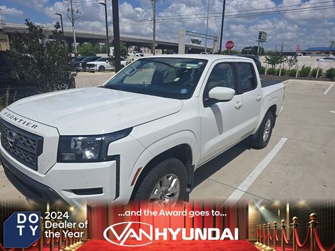 Used 2022 Nissan Frontier SV w/ Technology Package image 1