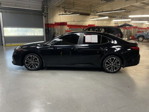 Used 2025 Toyota Camry XLE FWD image 7